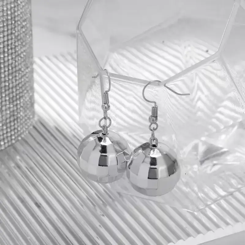 Diskopalli kõrvarõngad – 2 tk